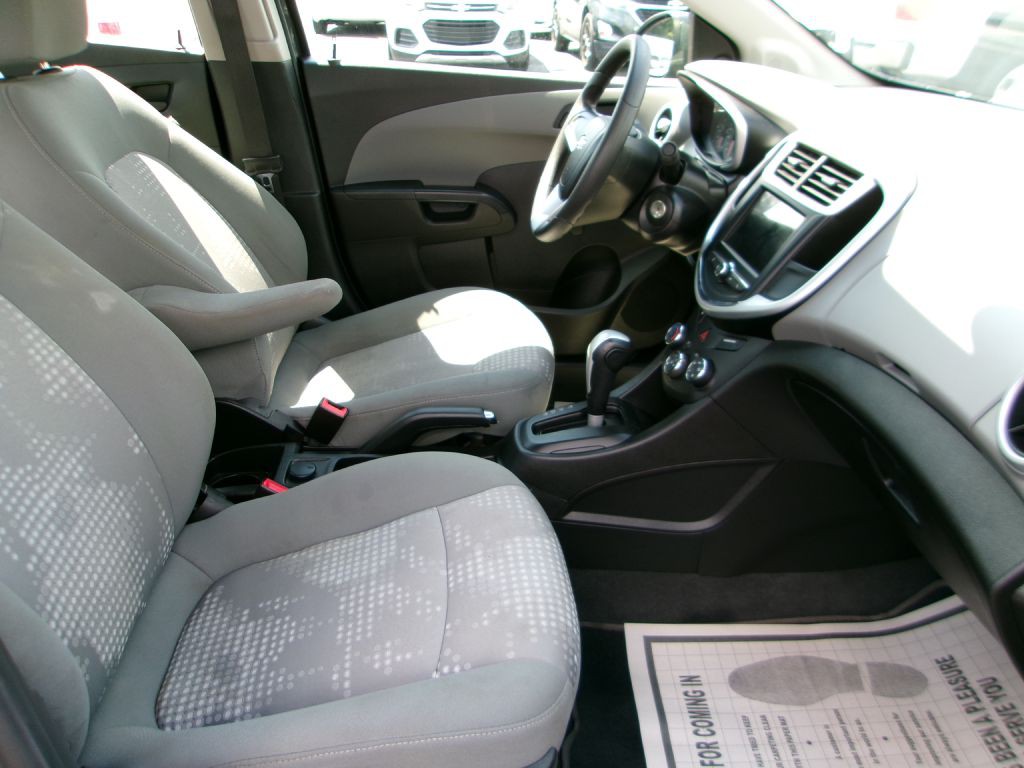 2018 Chevrolet Sonic Image 17