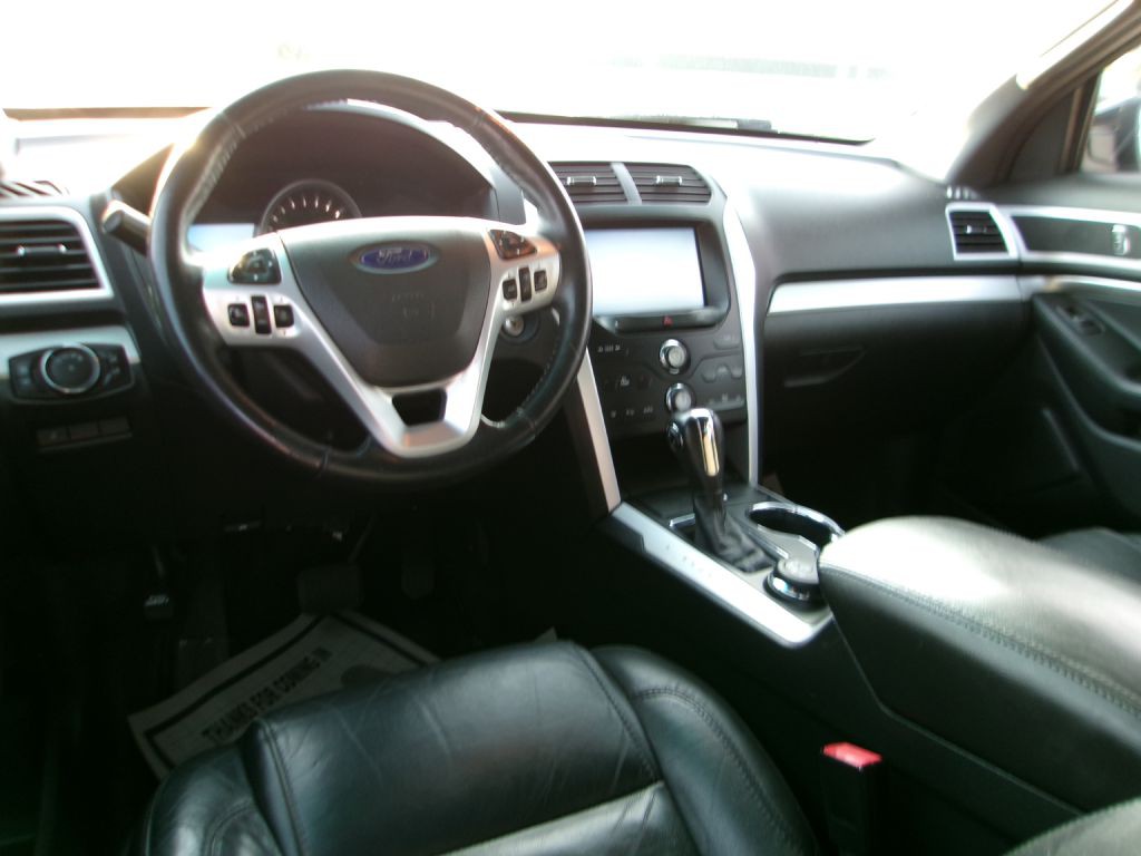2015 Ford Explorer Image 9