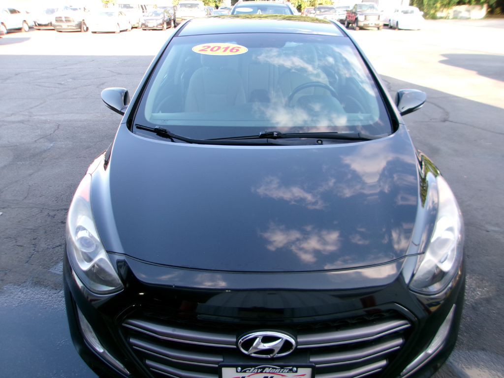 2016 Hyundai Elantra Image 2