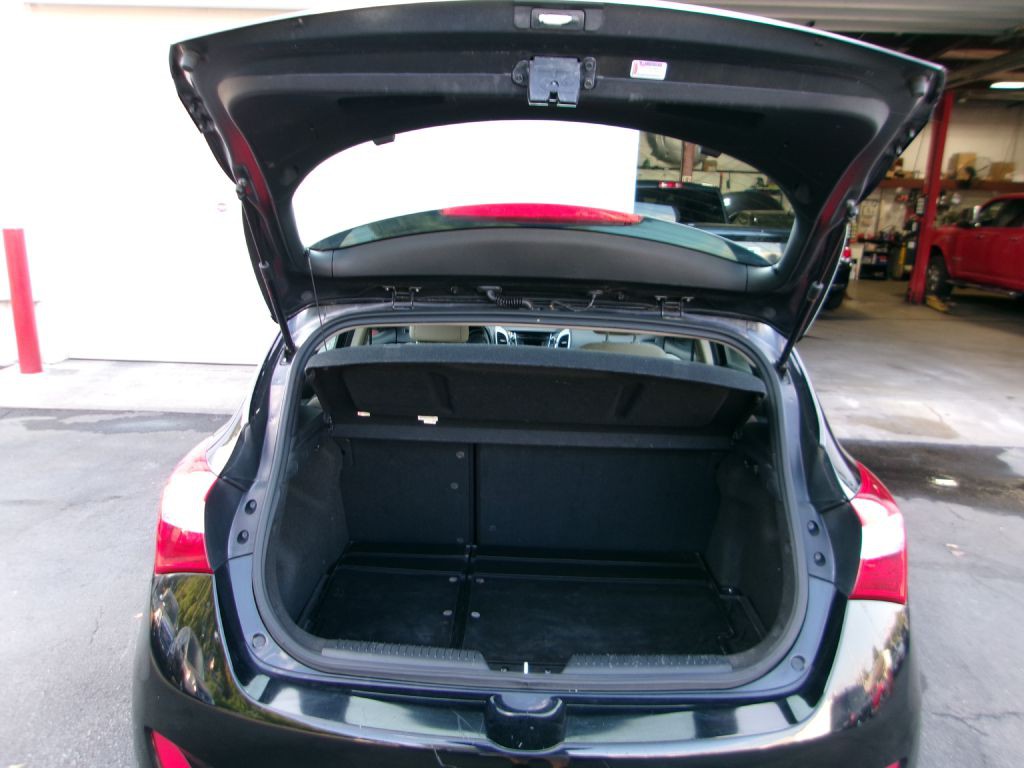 2016 Hyundai Elantra Image 8