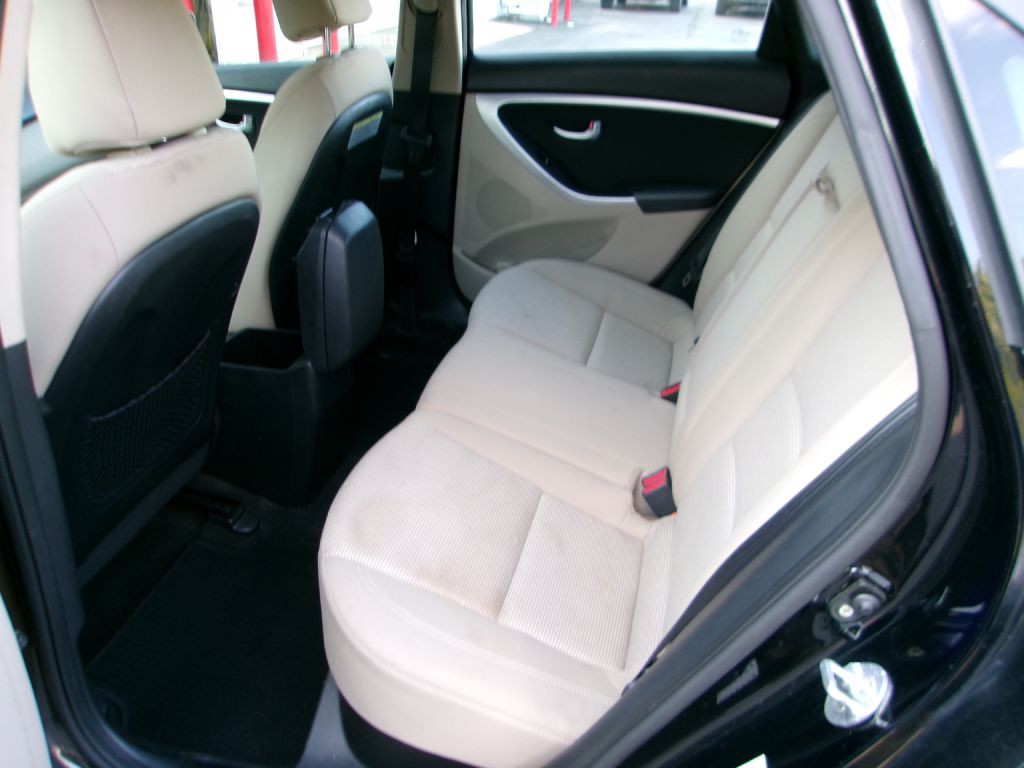 2016 Hyundai Elantra Image 10