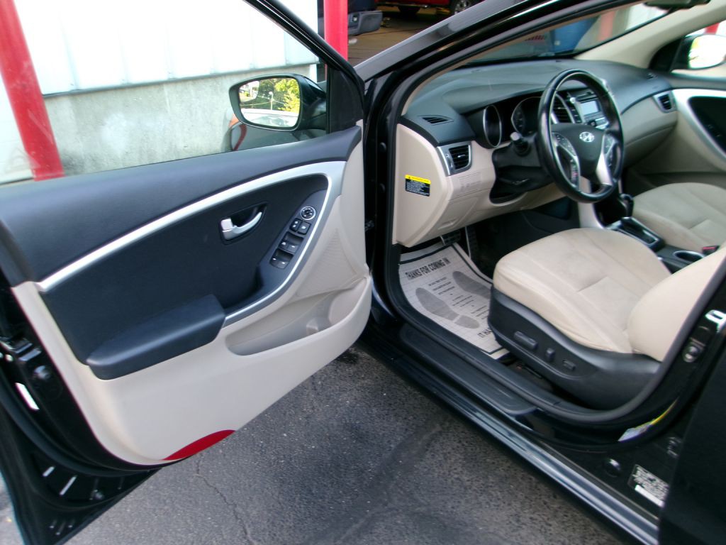 2016 Hyundai Elantra Image 12