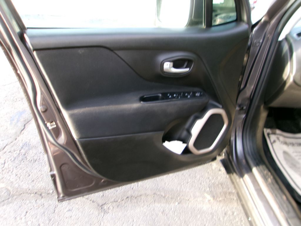 2017 Jeep Renegade Image 10