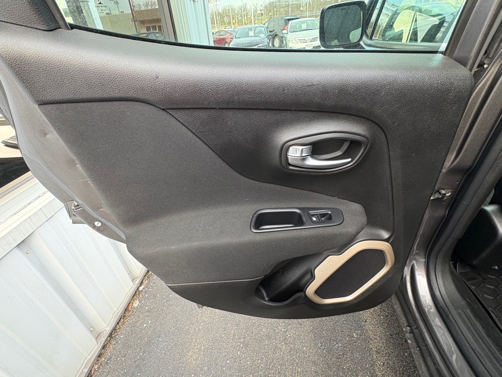 2017 Jeep Renegade Image 10