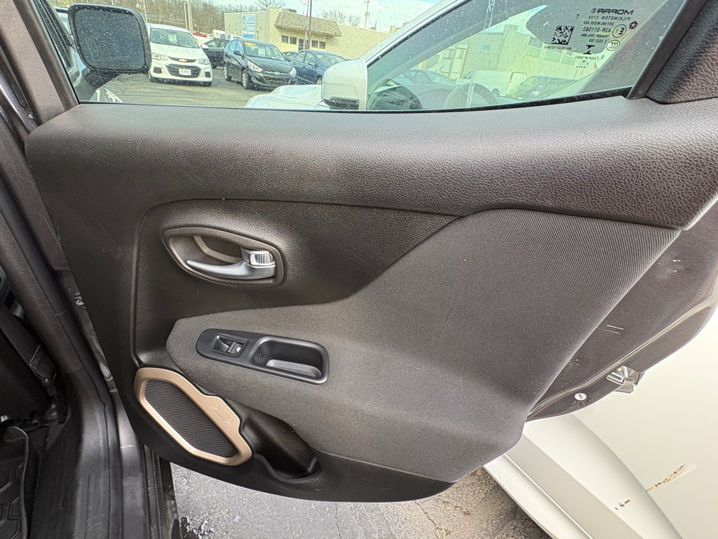 2017 Jeep Renegade Image 13