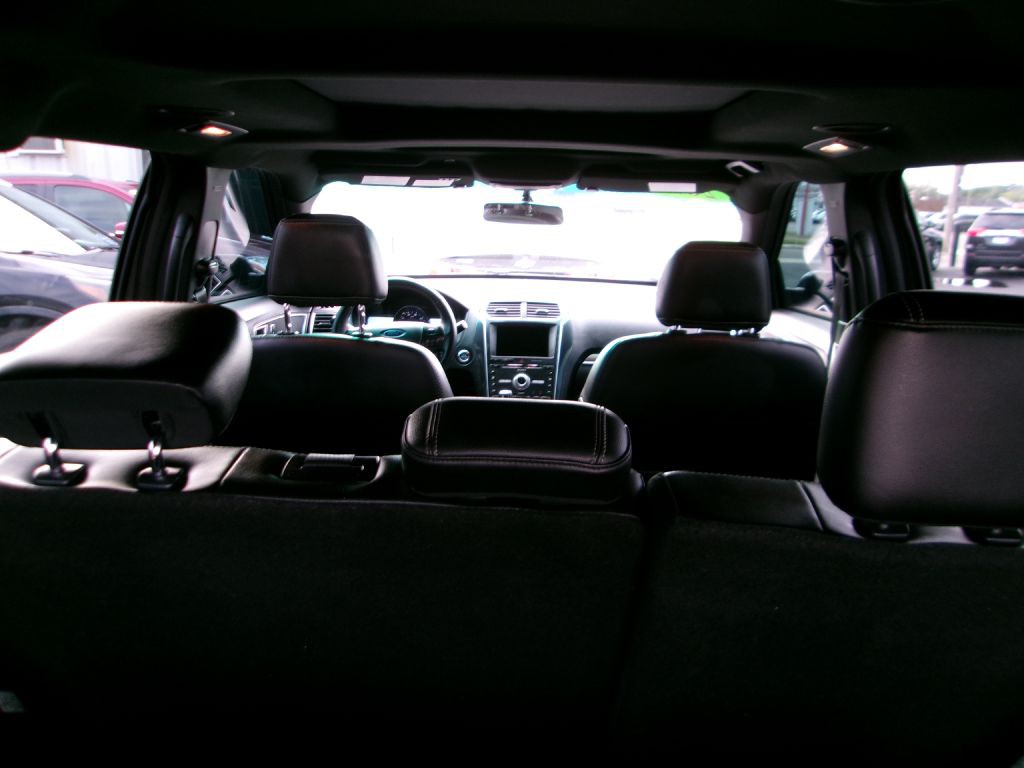 2017 Ford Explorer Image 8