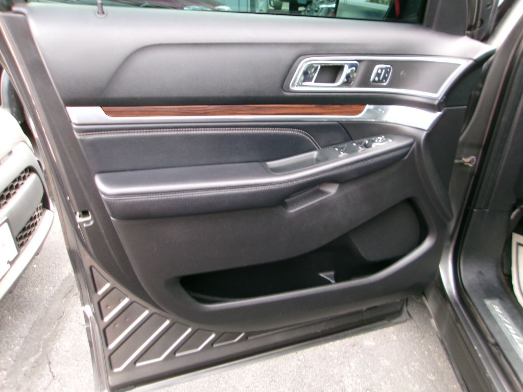 2017 Ford Explorer Image 12