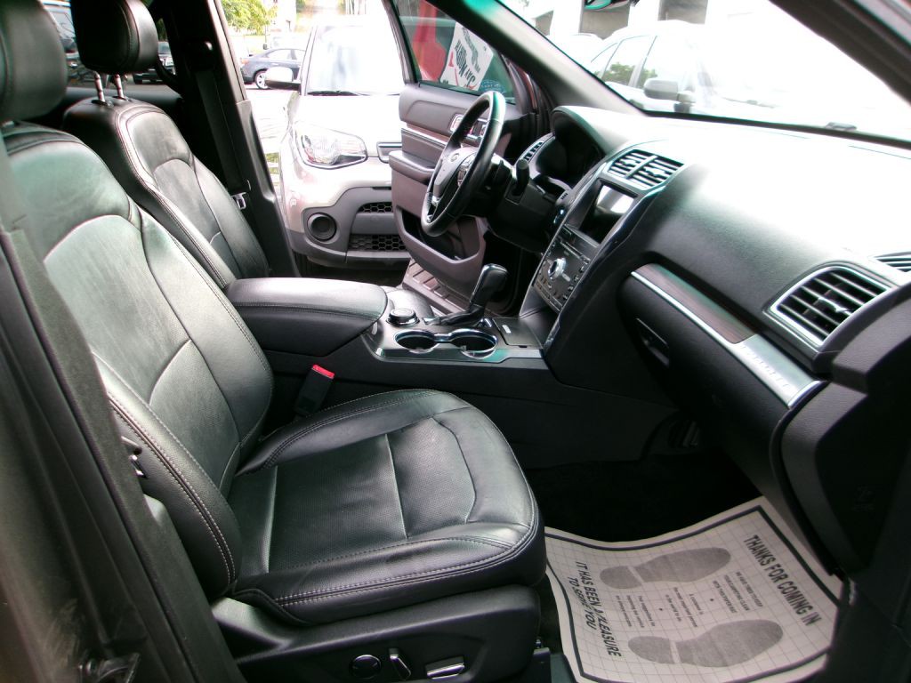 2017 Ford Explorer Image 17