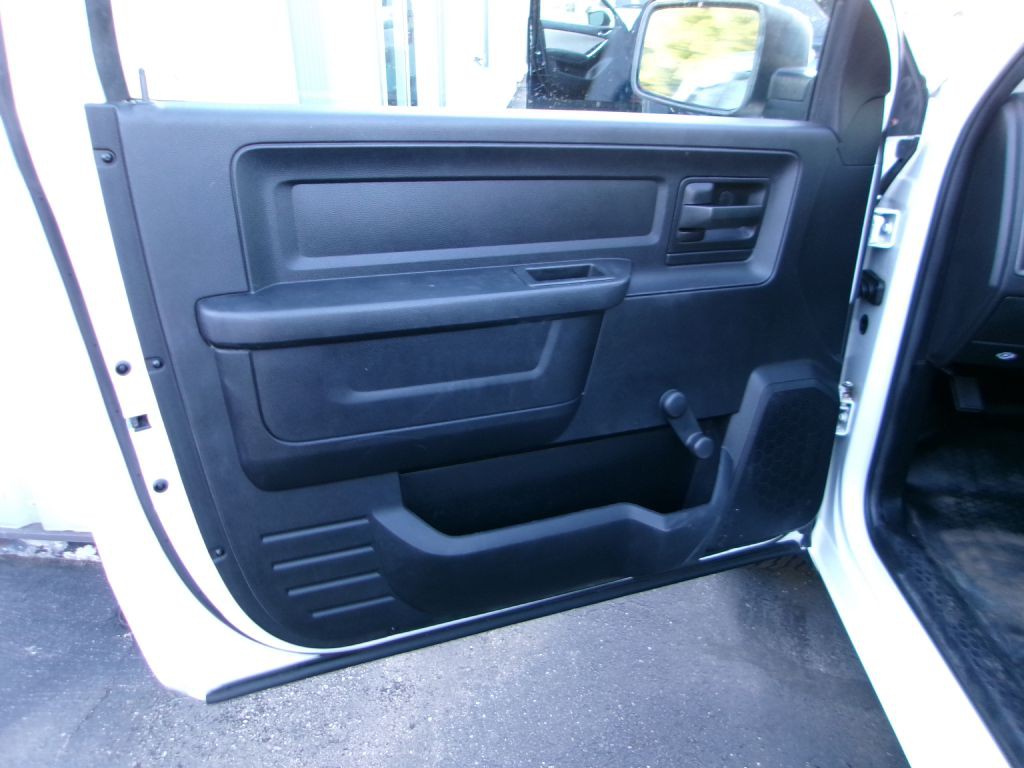 2014 RAM 1500 Image 9
