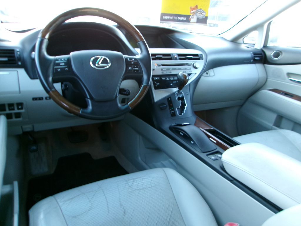 2010 Lexus RX Image 11