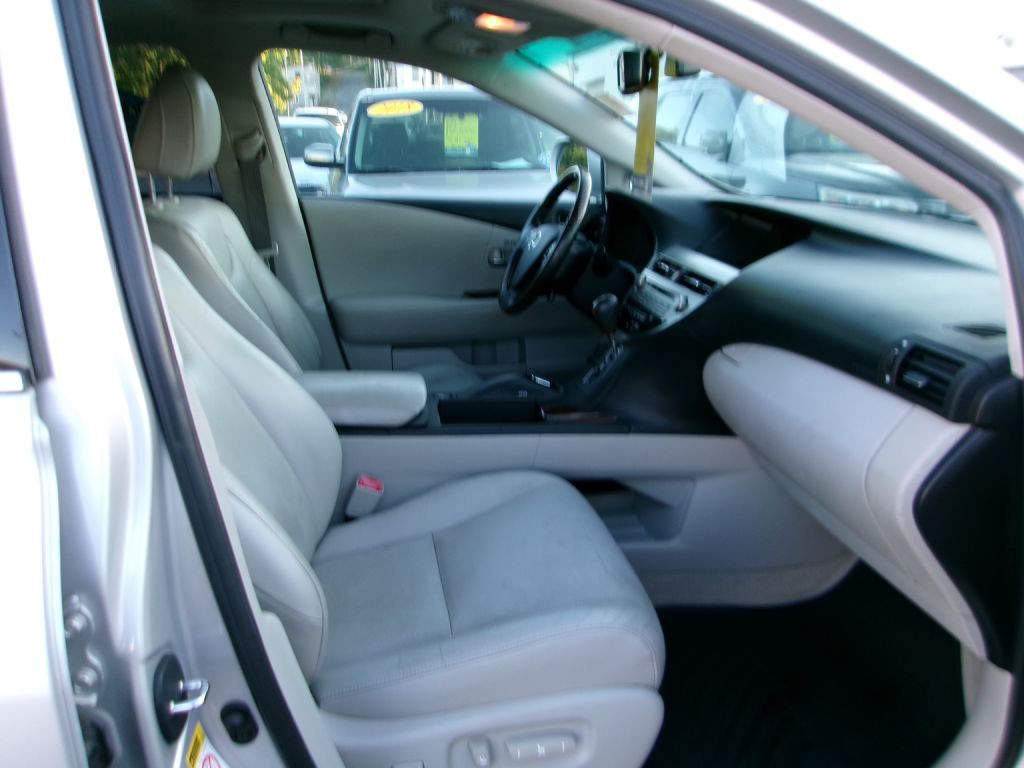 2010 Lexus RX Image 16