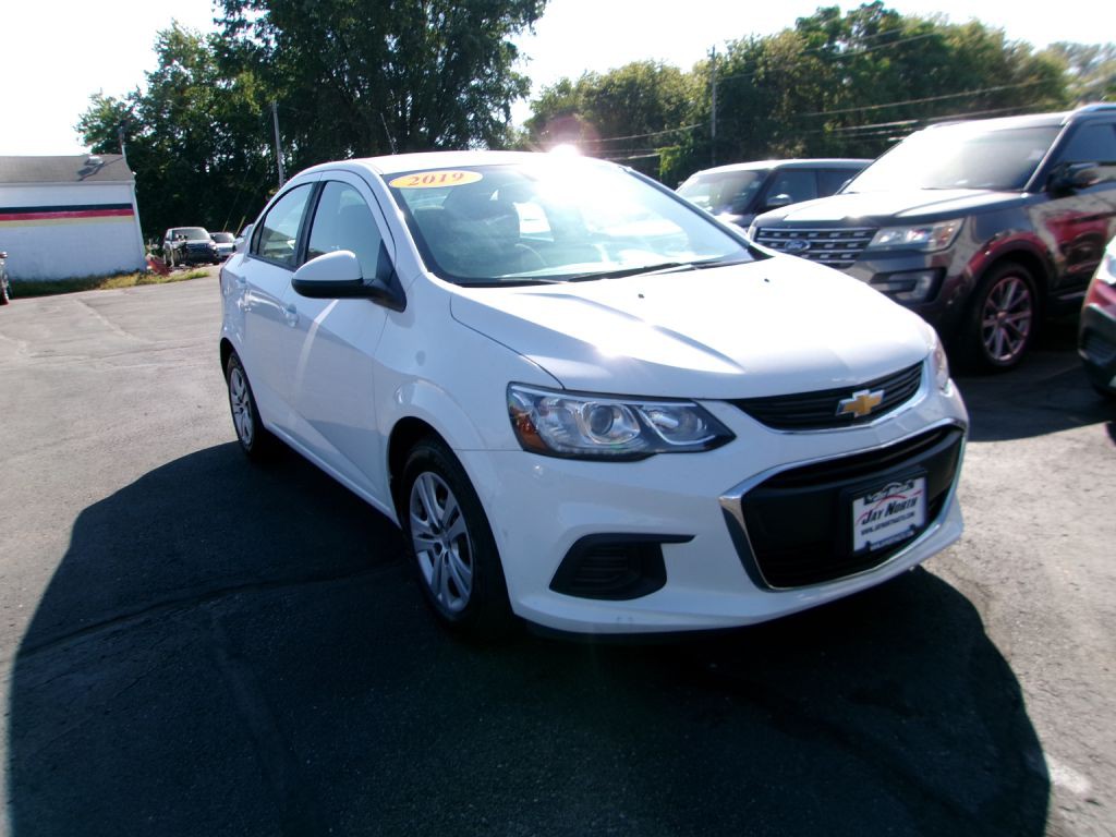 2019 Chevrolet Sonic Image 1