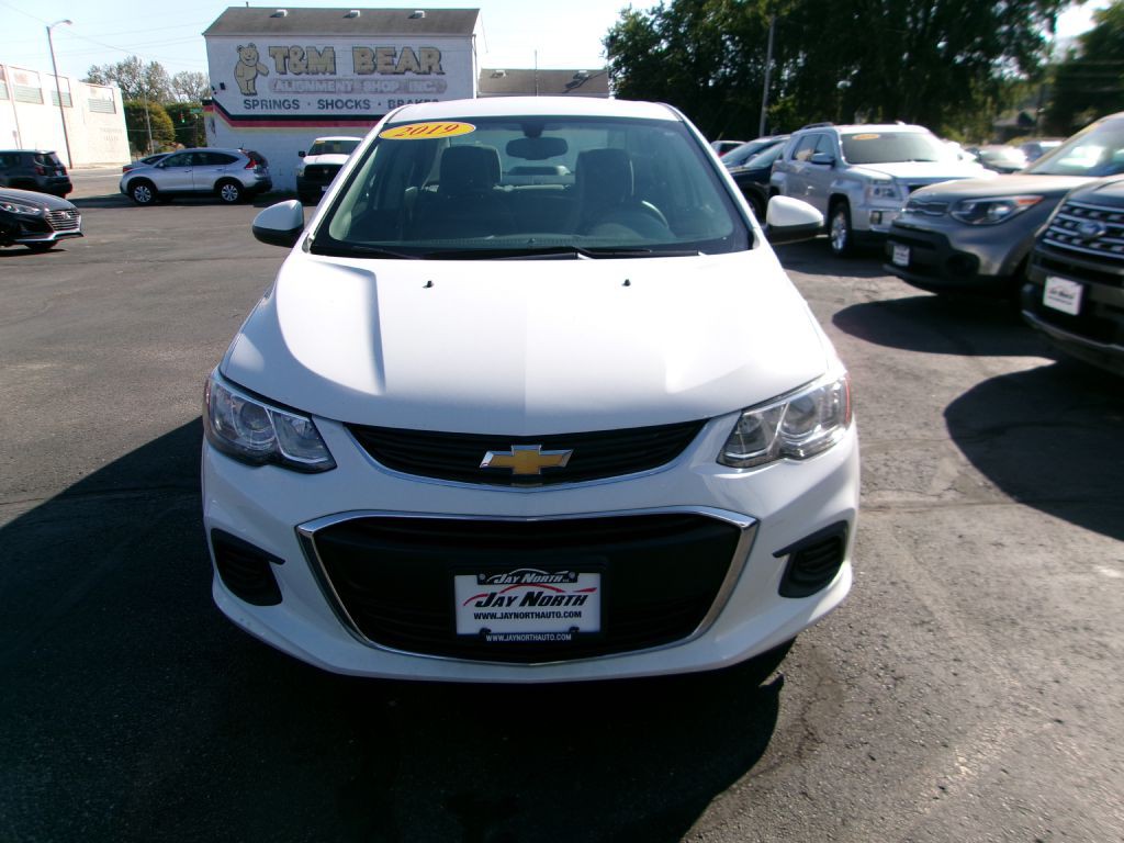 2019 Chevrolet Sonic Image 2