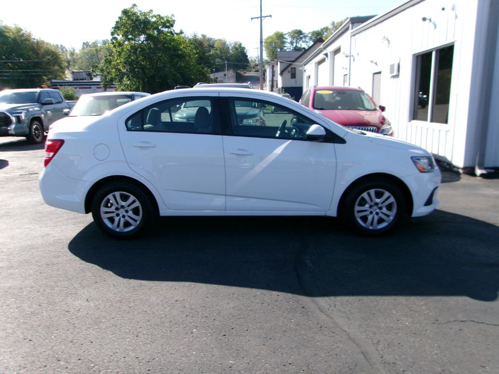 2019 Chevrolet Sonic Image 3