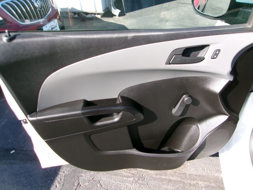 2019 Chevrolet Sonic Image 8