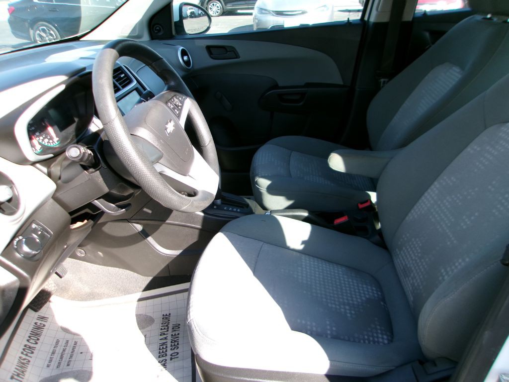 2019 Chevrolet Sonic Image 9
