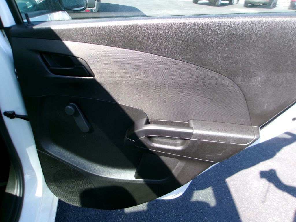 2019 Chevrolet Sonic Image 14