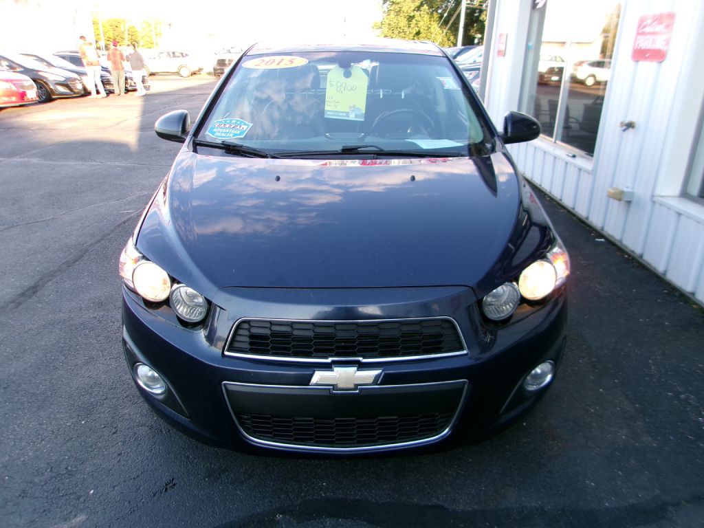 2015 Chevrolet Sonic Image 2