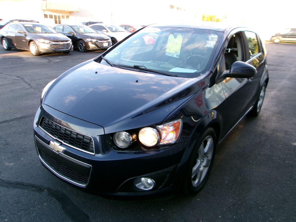 2015 Chevrolet Sonic Image 3