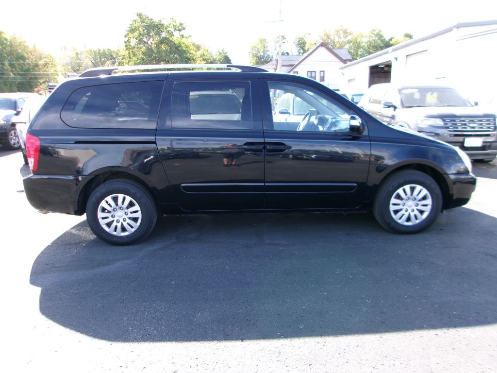 2011 Kia Sedona Image 2