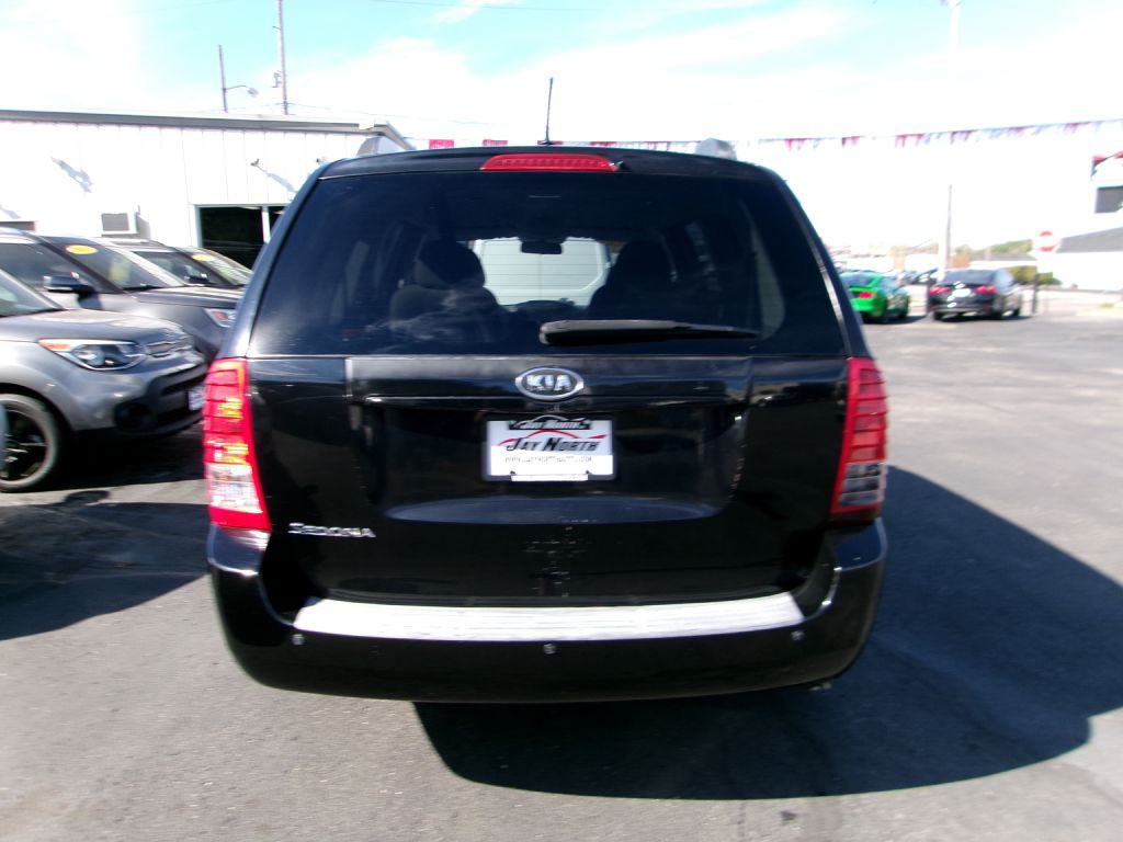 2011 Kia Sedona Image 4
