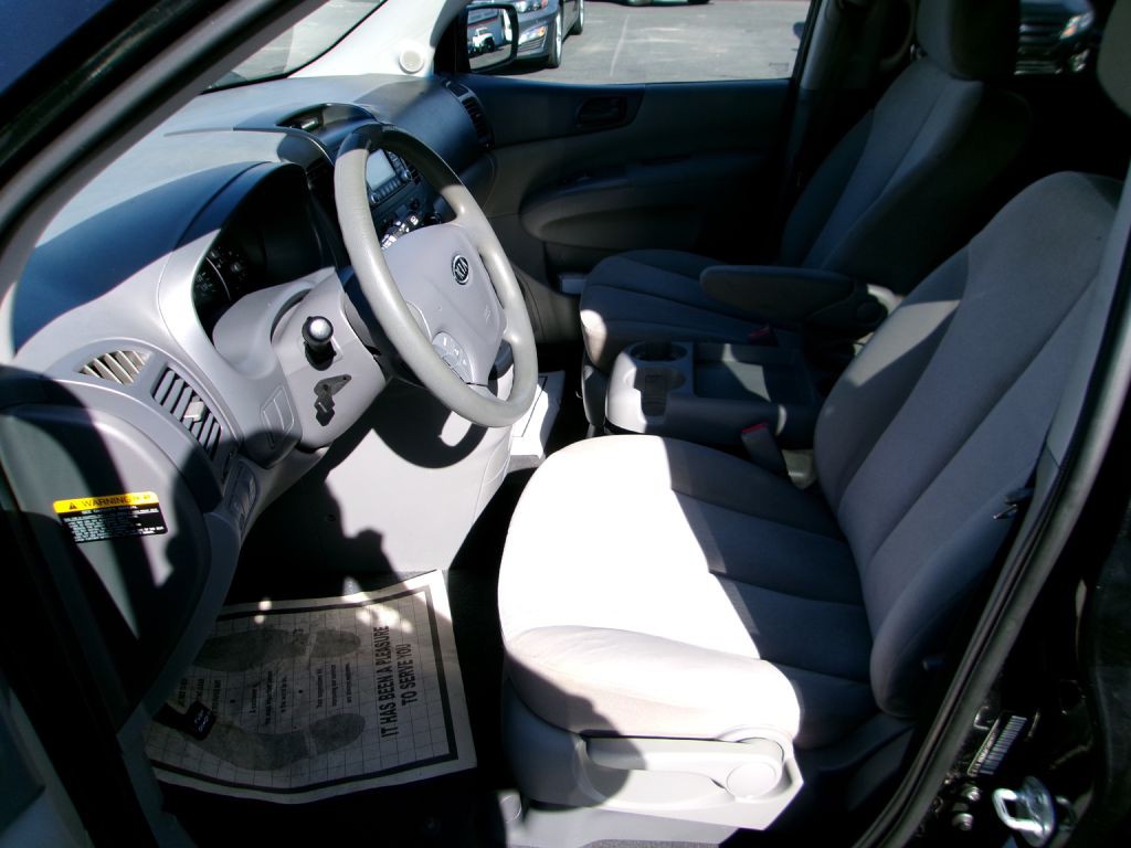 2011 Kia Sedona Image 8