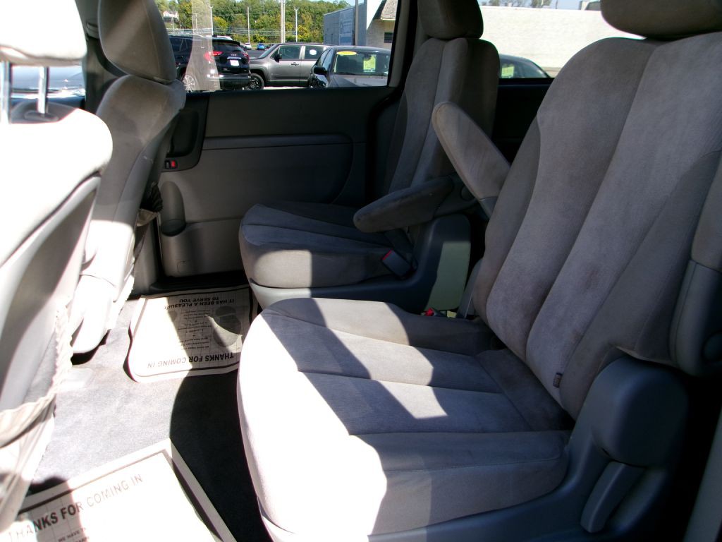 2011 Kia Sedona Image 10