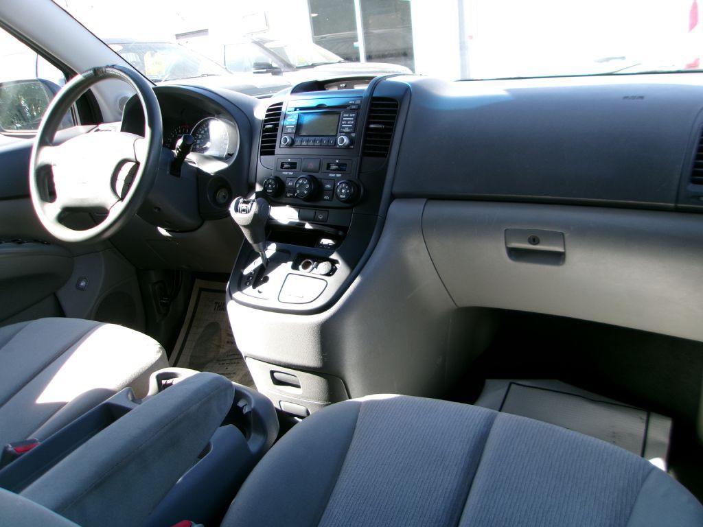 2011 Kia Sedona Image 16