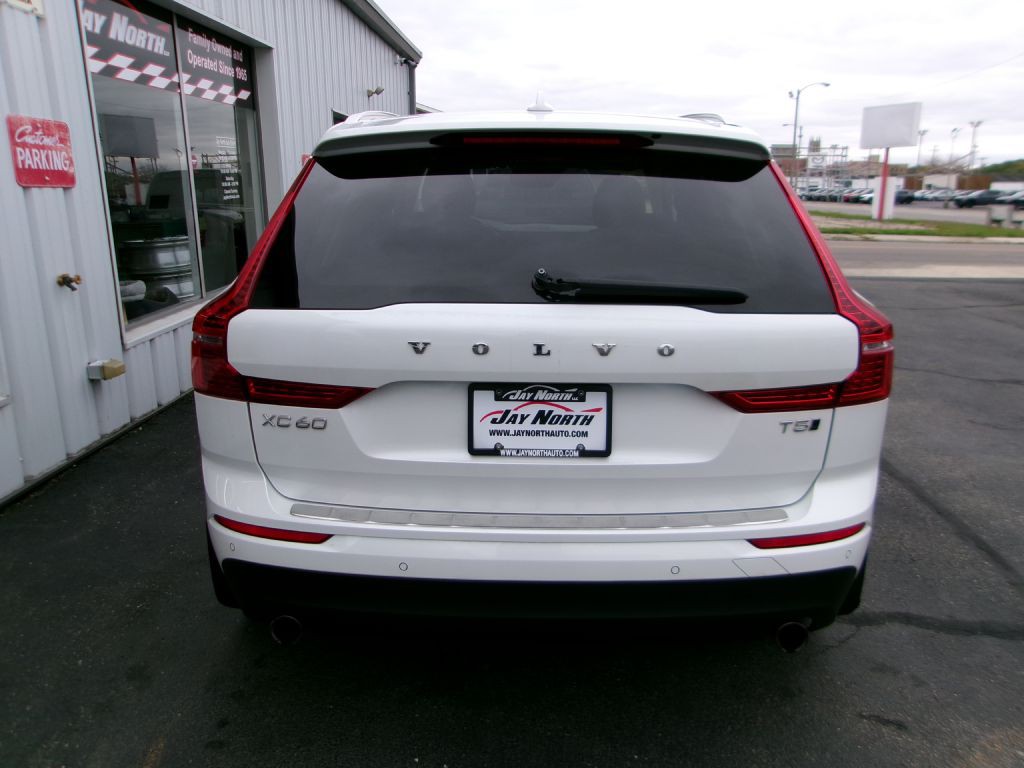 2021 Volvo XC60 Image 4