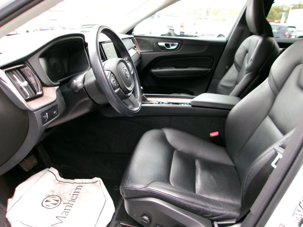2021 Volvo XC60 Image 8