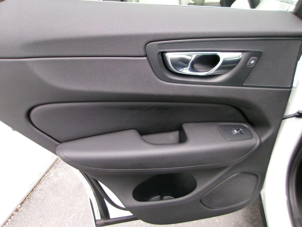 2021 Volvo XC60 Image 11