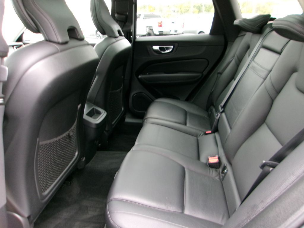 2021 Volvo XC60 Image 12