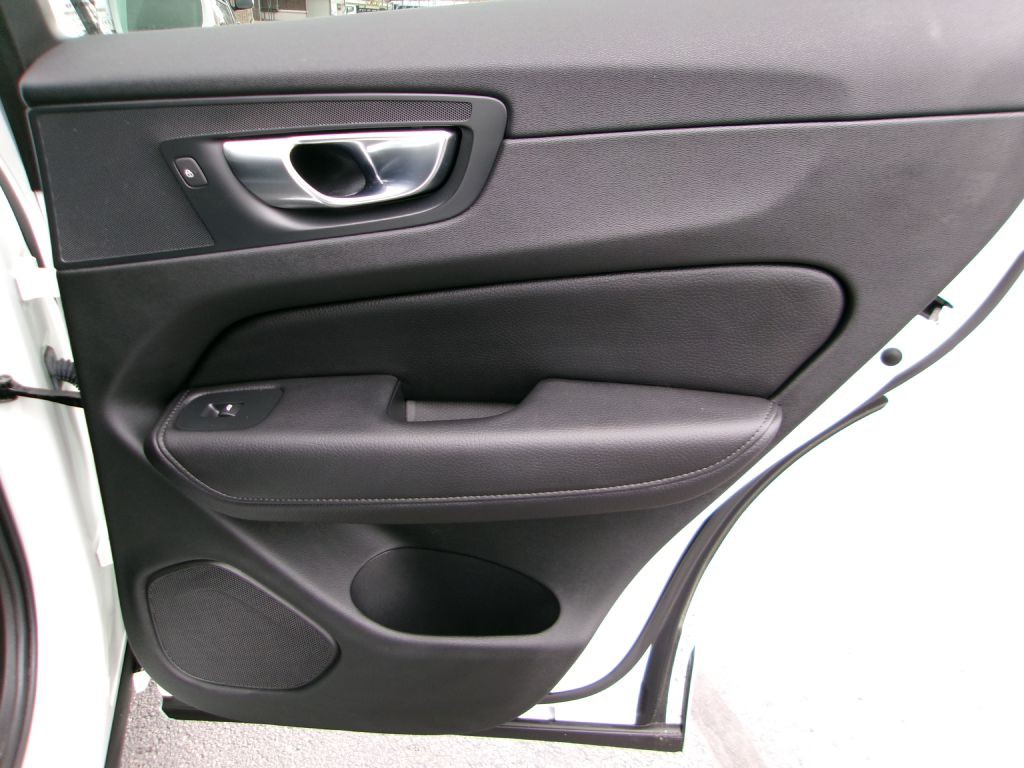 2021 Volvo XC60 Image 16