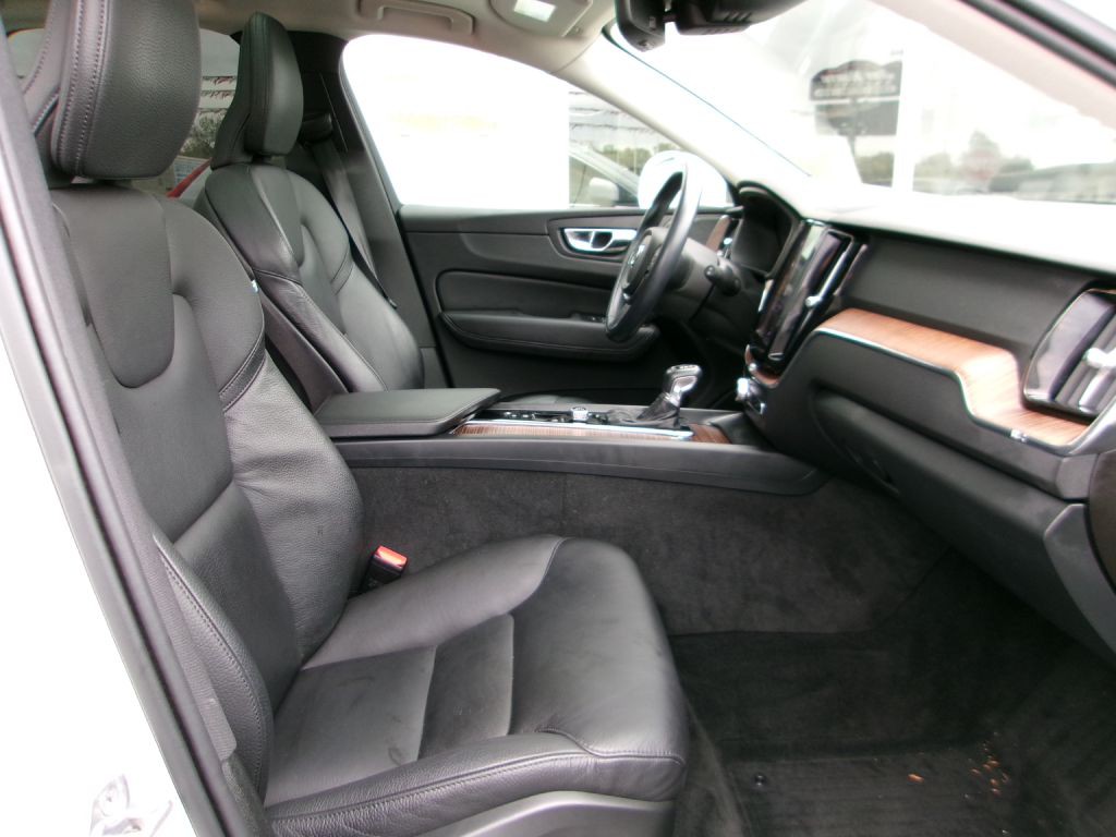 2021 Volvo XC60 Image 19