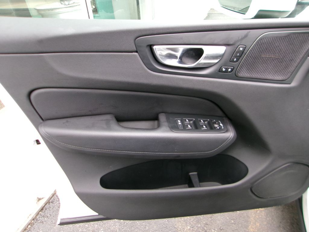 2021 Volvo XC60 Image 8