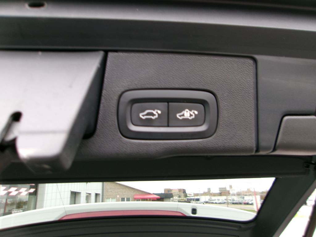 2021 Volvo XC60 Image 16