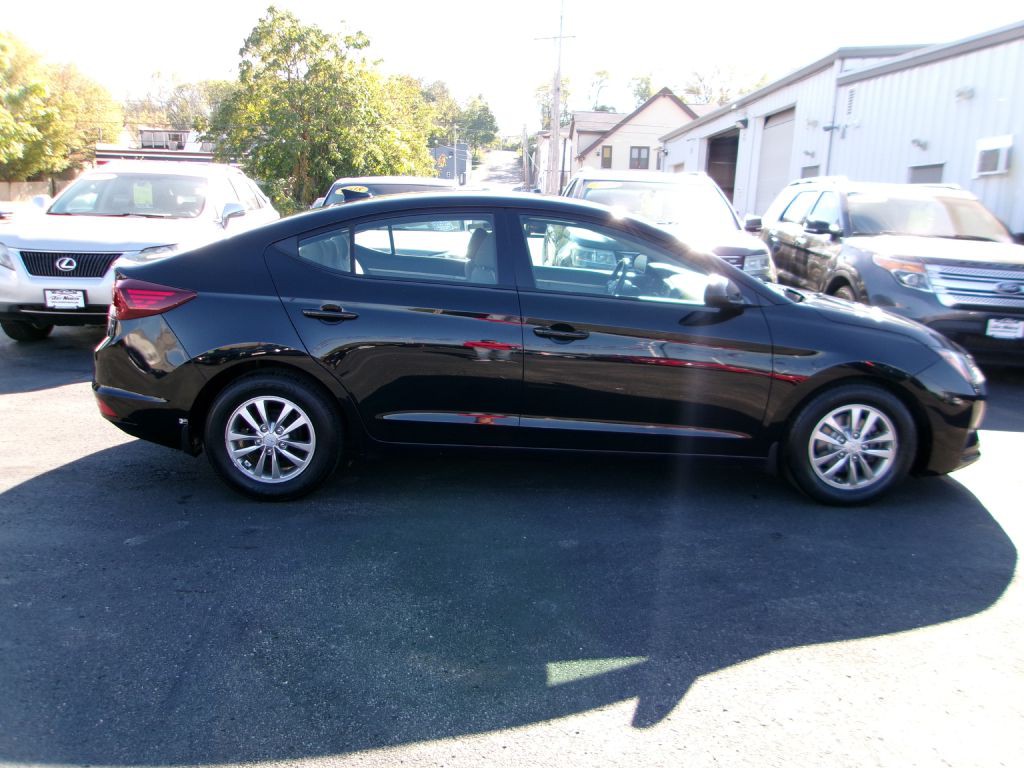 2020 Hyundai Elantra Image 3