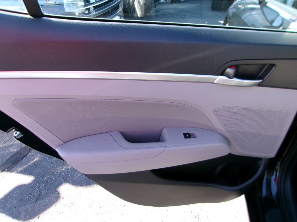 2020 Hyundai Elantra Image 11