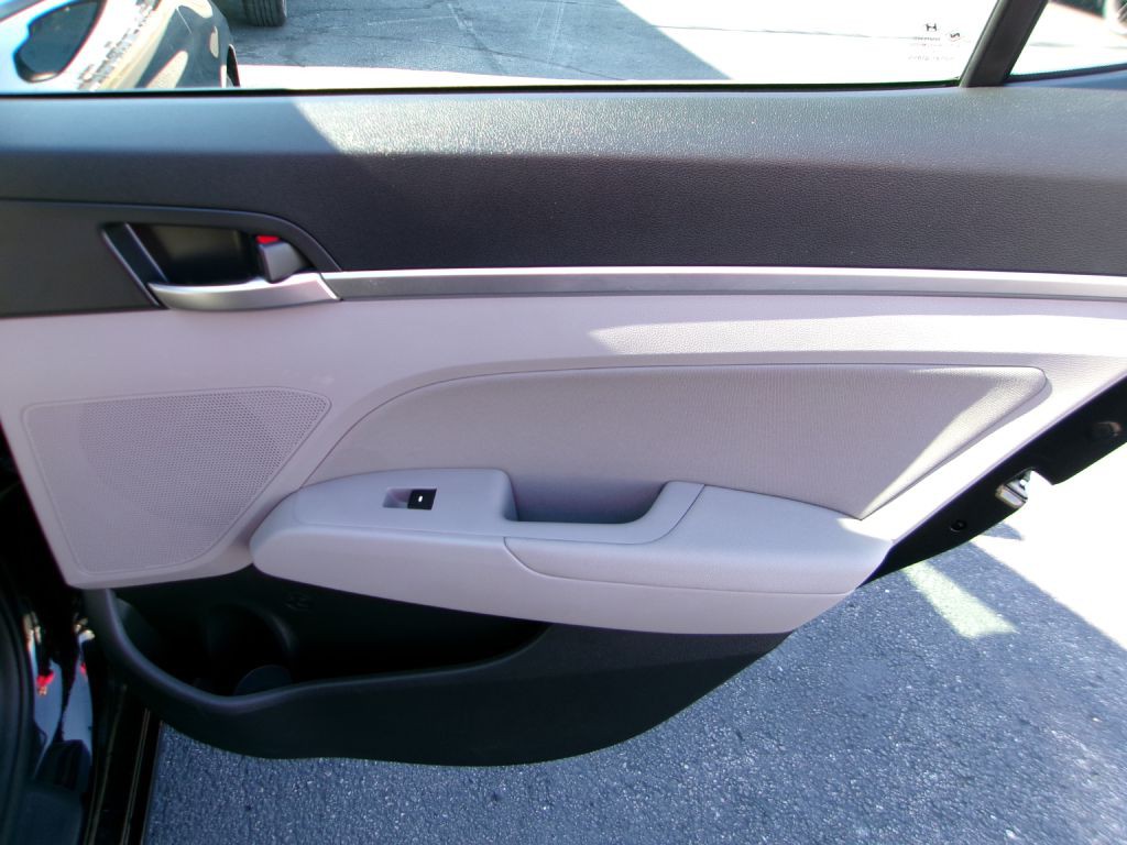 2020 Hyundai Elantra Image 14