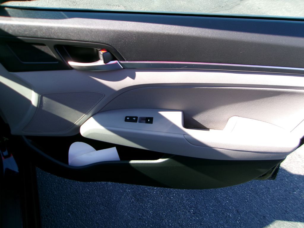 2020 Hyundai Elantra Image 16