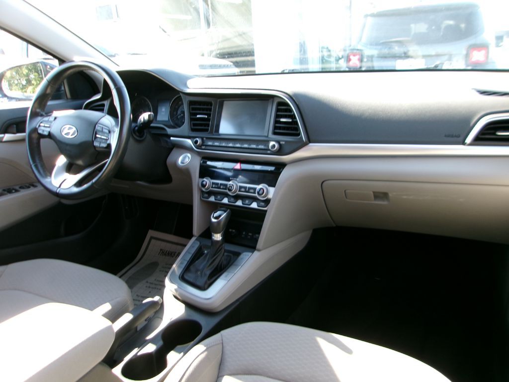 2020 Hyundai Elantra Image 18