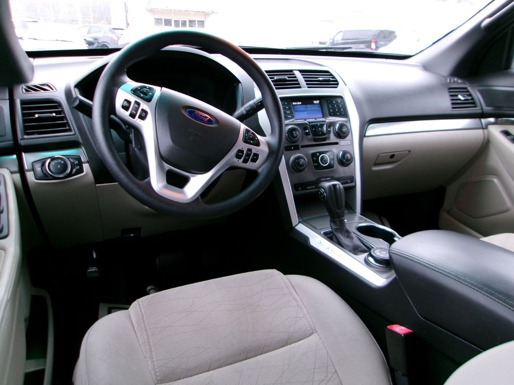 2015 Ford Explorer Image 9