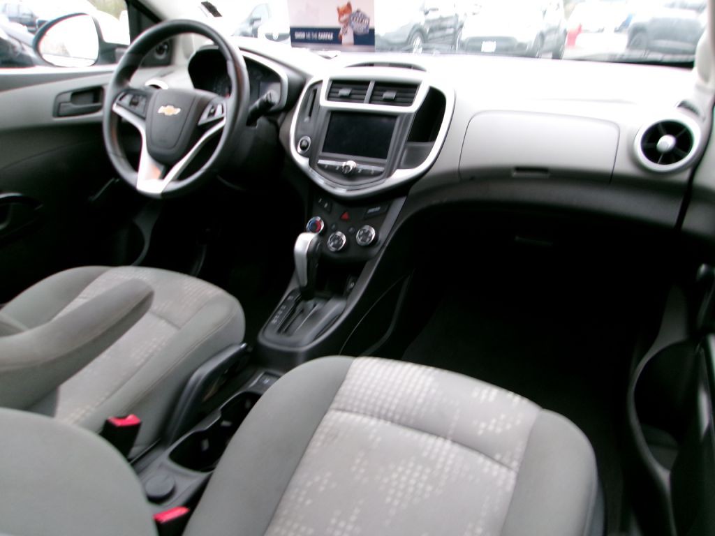 2020 Chevrolet Sonic Image 17