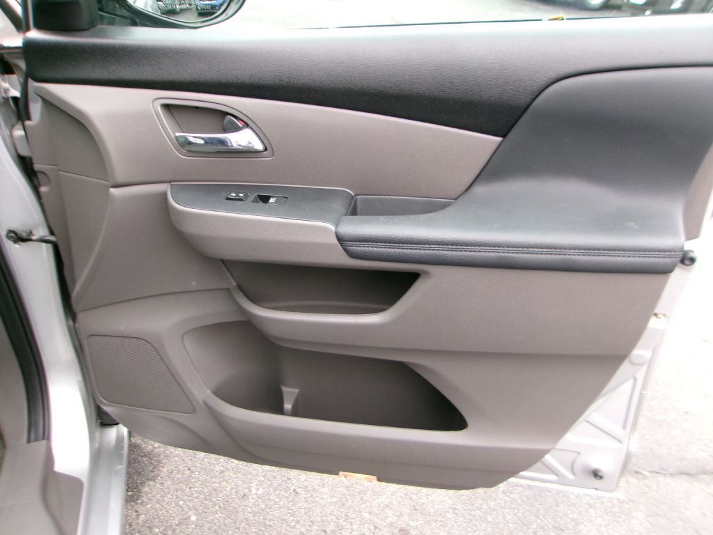 2015 Honda Odyssey Image 17
