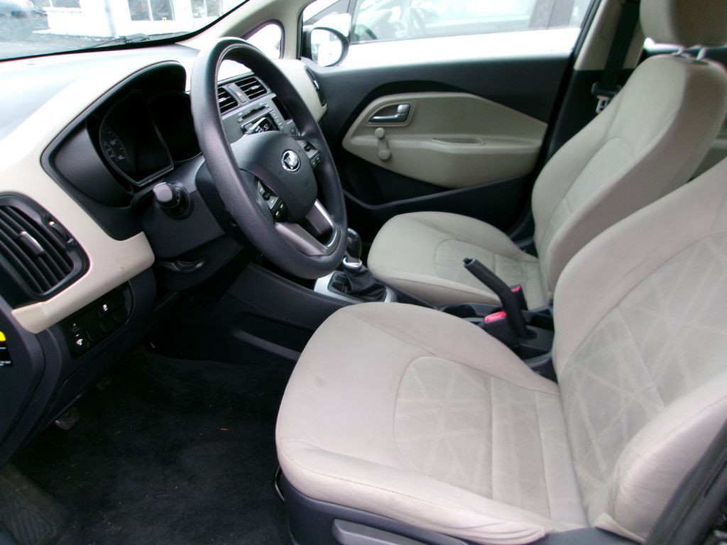 2014 Kia Rio Image 8
