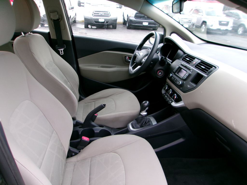 2014 Kia Rio Image 16