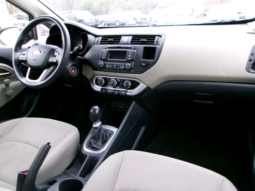 2014 Kia Rio Image 17