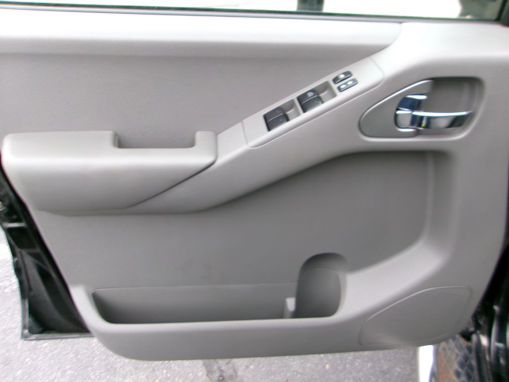 2010 Nissan Frontier Image 7