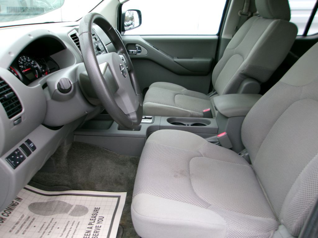 2010 Nissan Frontier Image 8