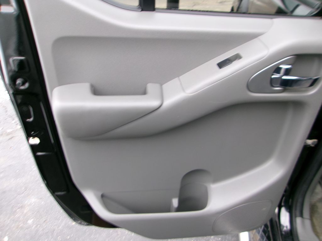 2010 Nissan Frontier Image 10